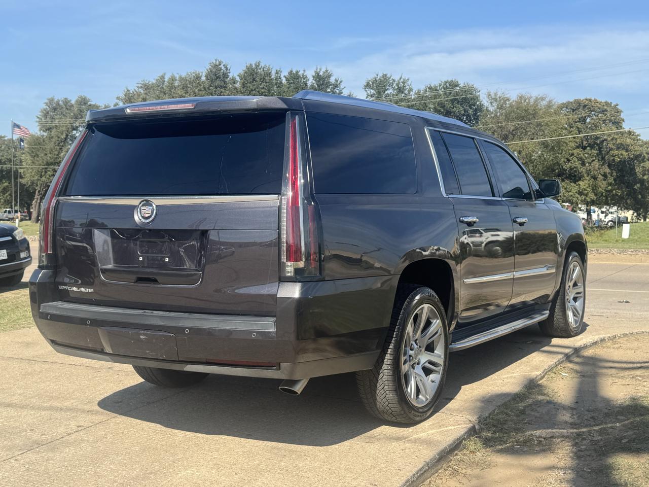 Cadillac Escalade ESV 2WD Luxury 2015