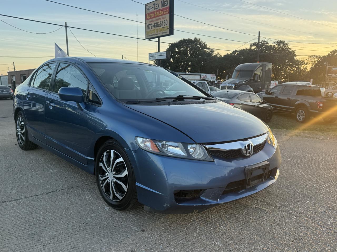 Honda Civic LX Sedan 5-Speed AT 2011