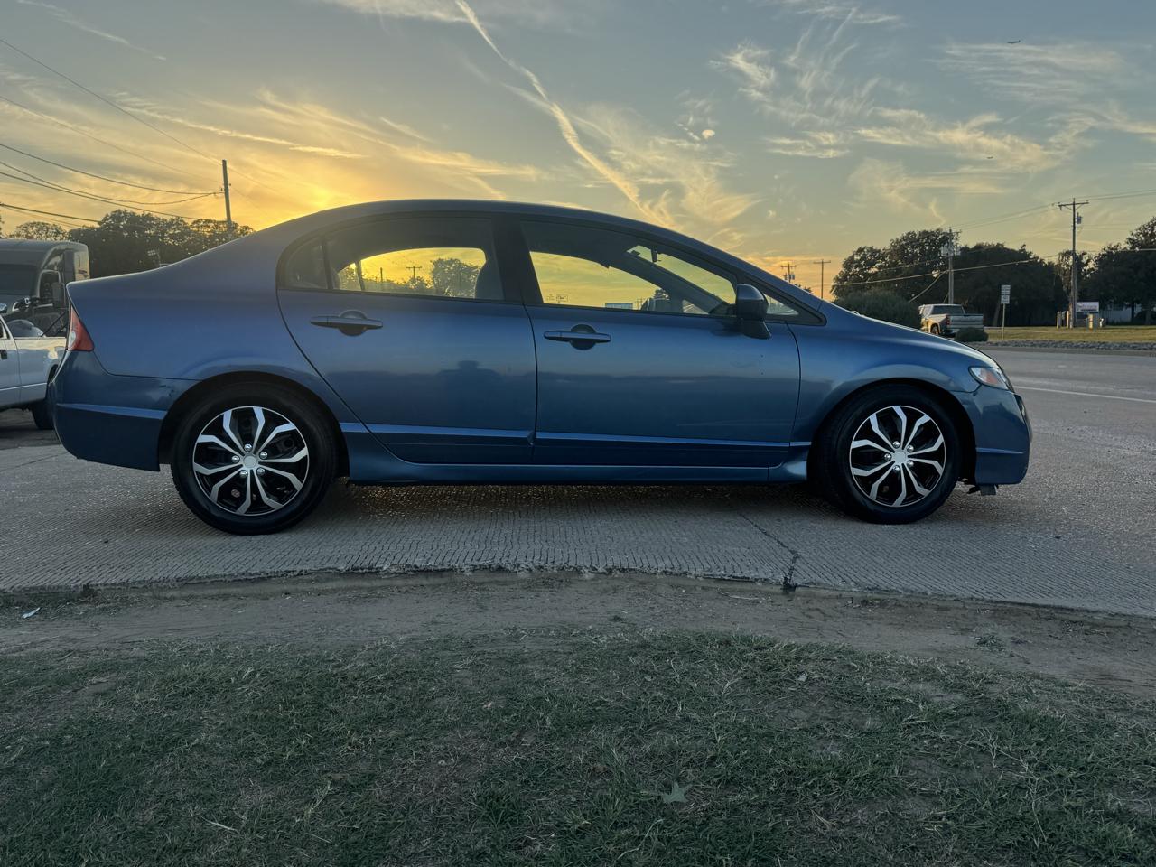 Honda Civic LX Sedan 5-Speed AT 2011