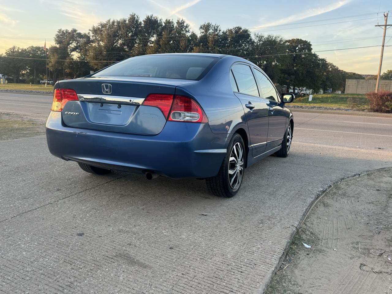 Honda Civic LX Sedan 5-Speed AT 2011