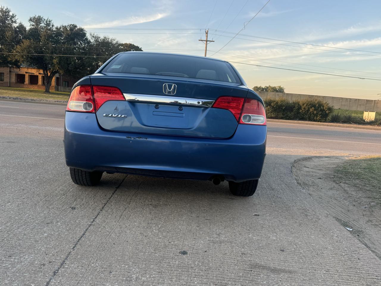 Honda Civic LX Sedan 5-Speed AT 2011