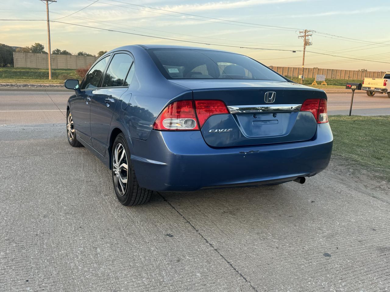 Honda Civic LX Sedan 5-Speed AT 2011