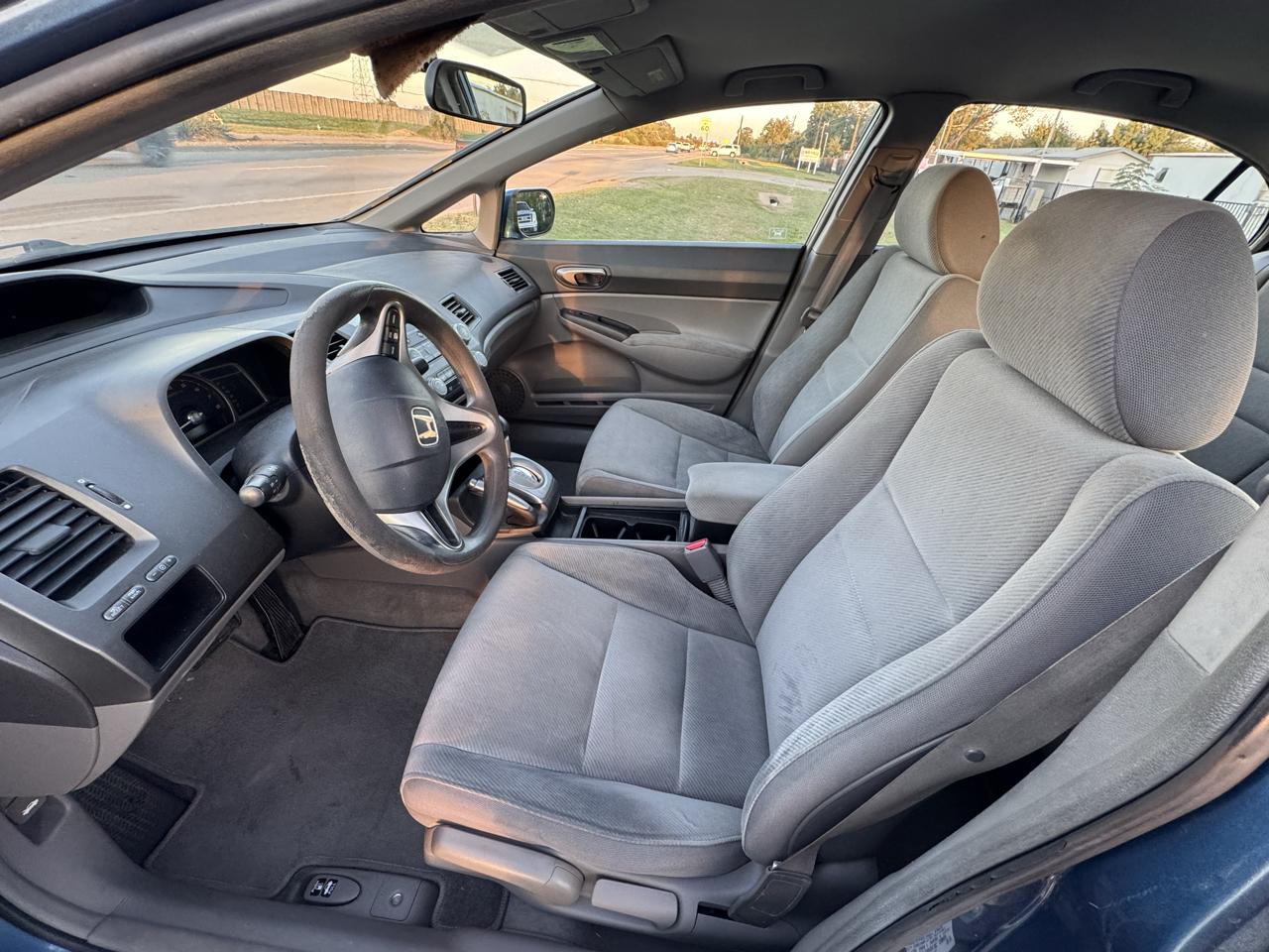 Honda Civic LX Sedan 5-Speed AT 2011