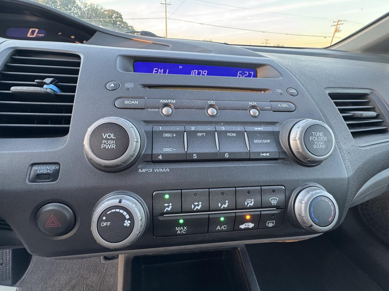 Honda Civic LX Sedan 5-Speed AT 2011