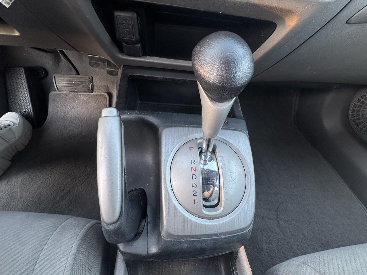 Honda Civic LX Sedan 5-Speed AT 2011