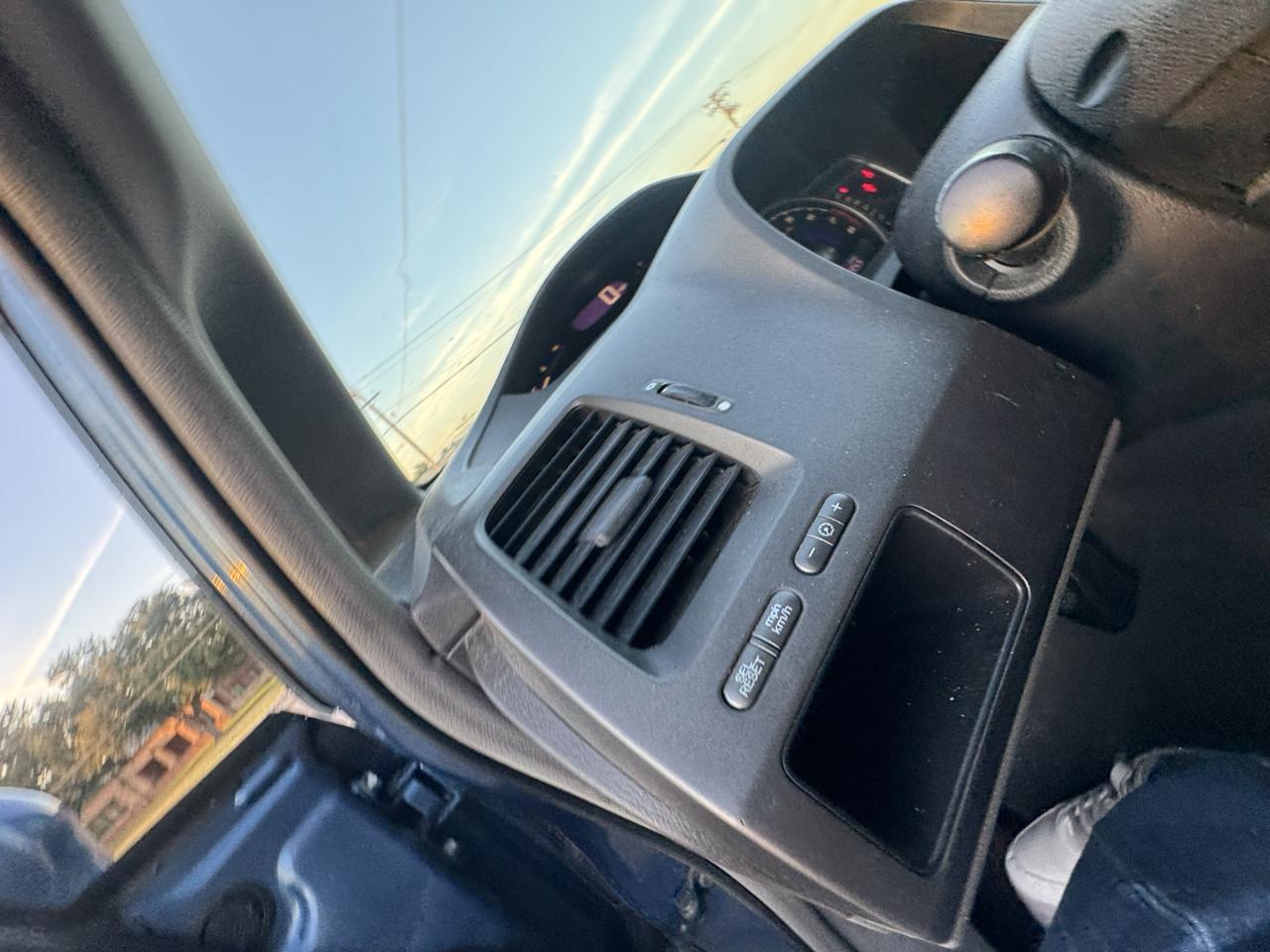 Honda Civic LX Sedan 5-Speed AT 2011