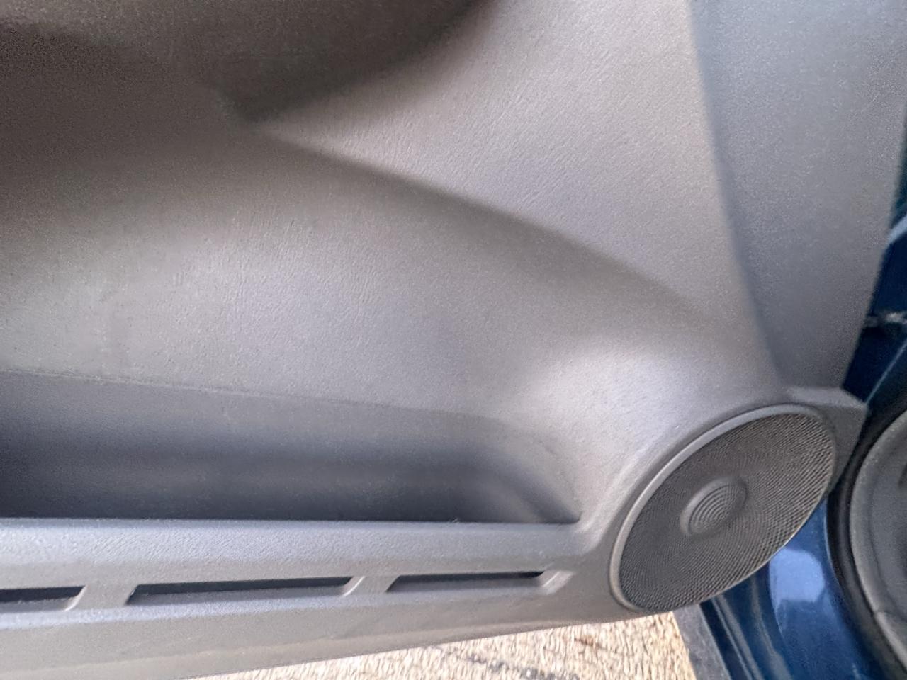 Honda Civic LX Sedan 5-Speed AT 2011