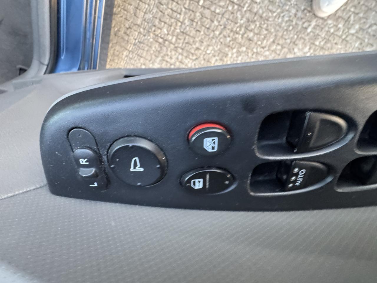 Honda Civic LX Sedan 5-Speed AT 2011