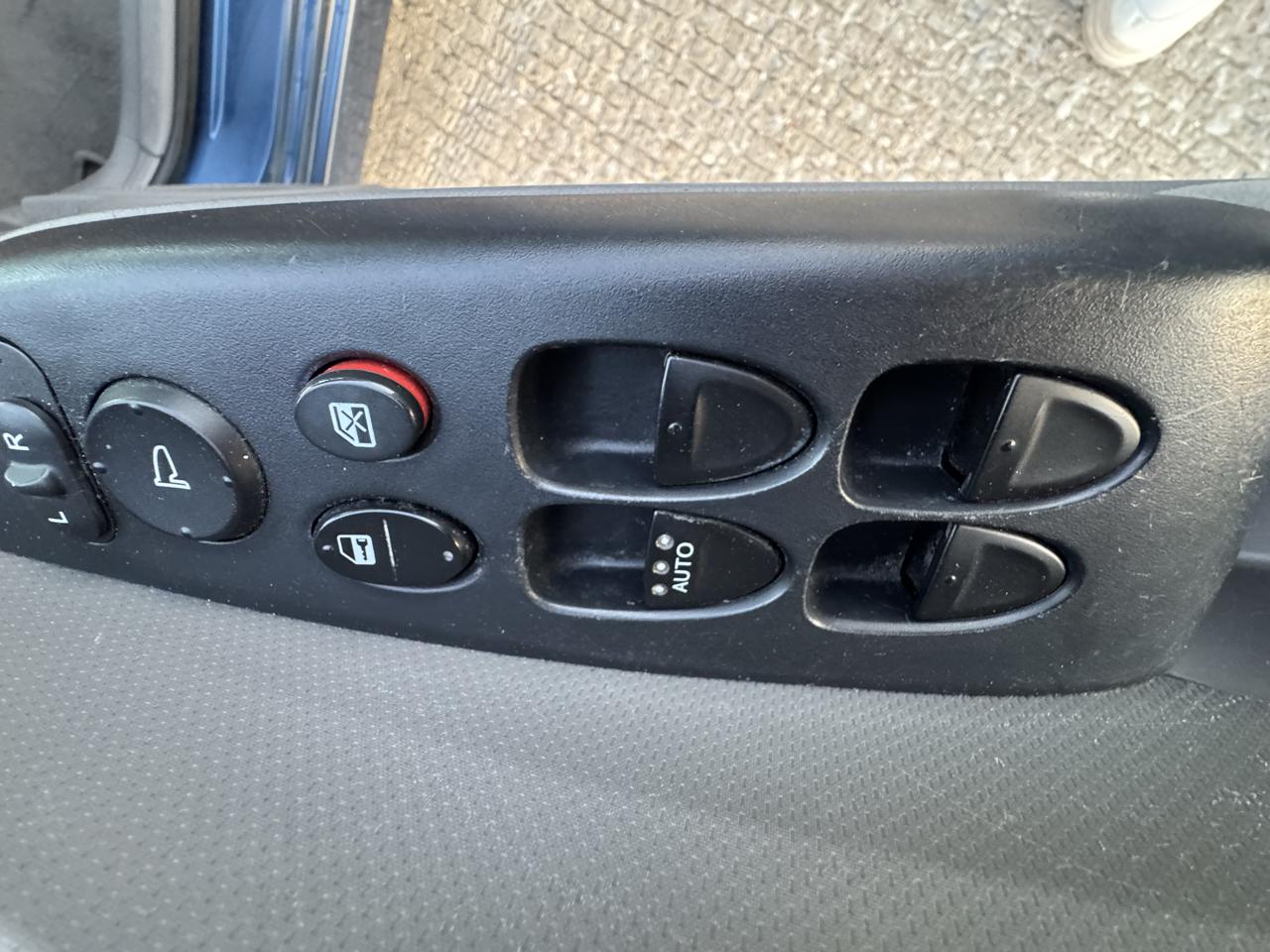 Honda Civic LX Sedan 5-Speed AT 2011