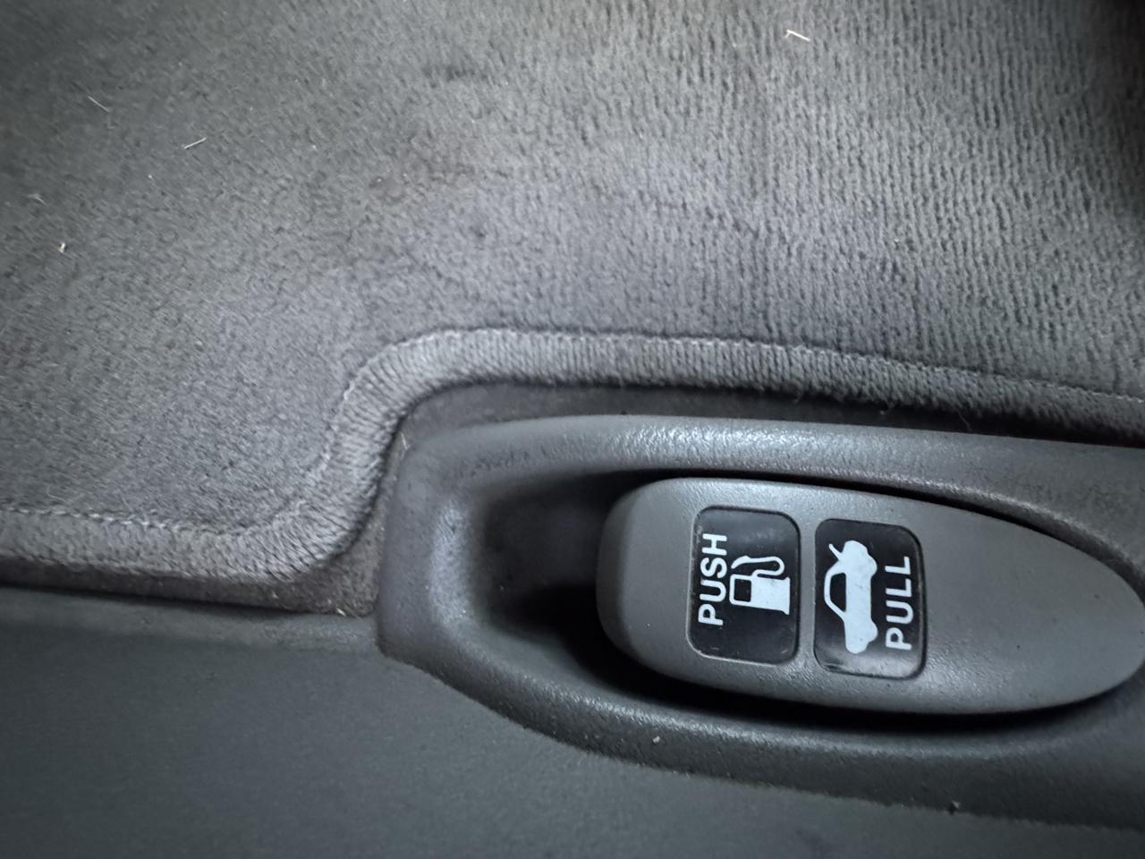 Honda Civic LX Sedan 5-Speed AT 2011