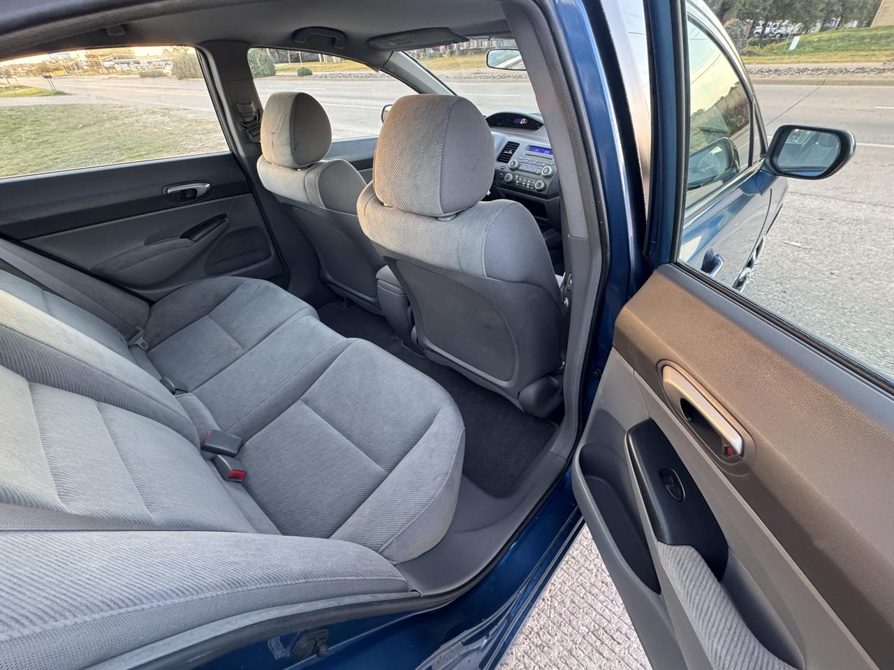 Honda Civic LX Sedan 5-Speed AT 2011