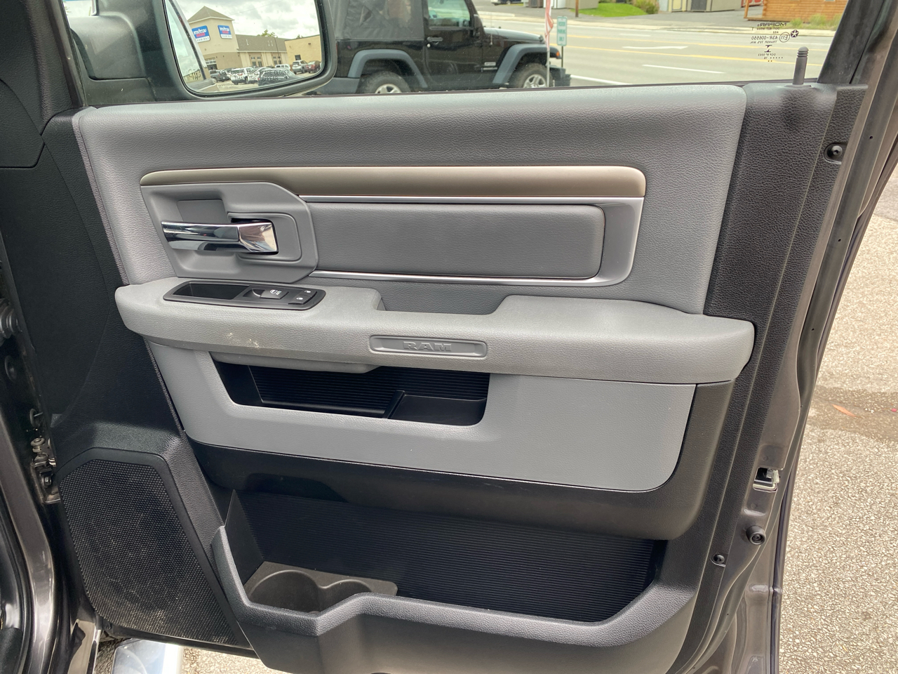 RAM 1500 4WD Crew Cab 140.5" Big Horn 2016