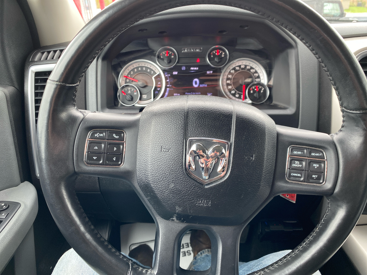 RAM 1500 4WD Crew Cab 140.5" Big Horn 2016