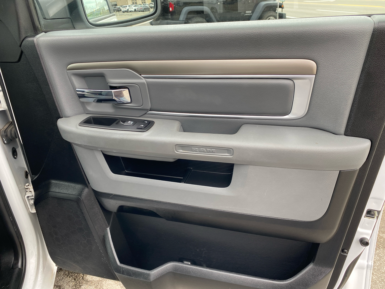 RAM 1500 Big Horn 4x4 Crew Cab 5'7" Box 2018