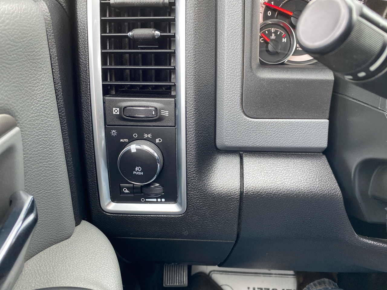 RAM 1500 Big Horn 4x4 Crew Cab 5'7" Box 2018