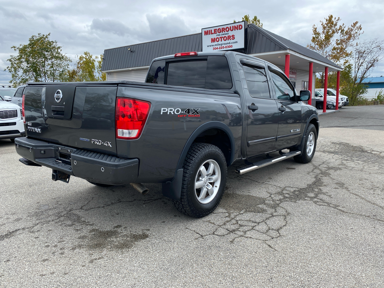 Nissan Titan 4WD Crew Cab SWB PRO-4X 2012