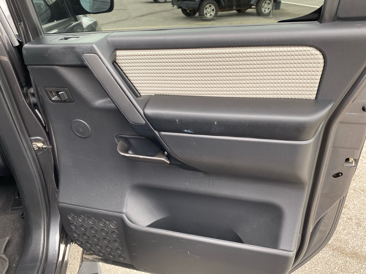 Nissan Titan 4WD Crew Cab SWB PRO-4X 2012