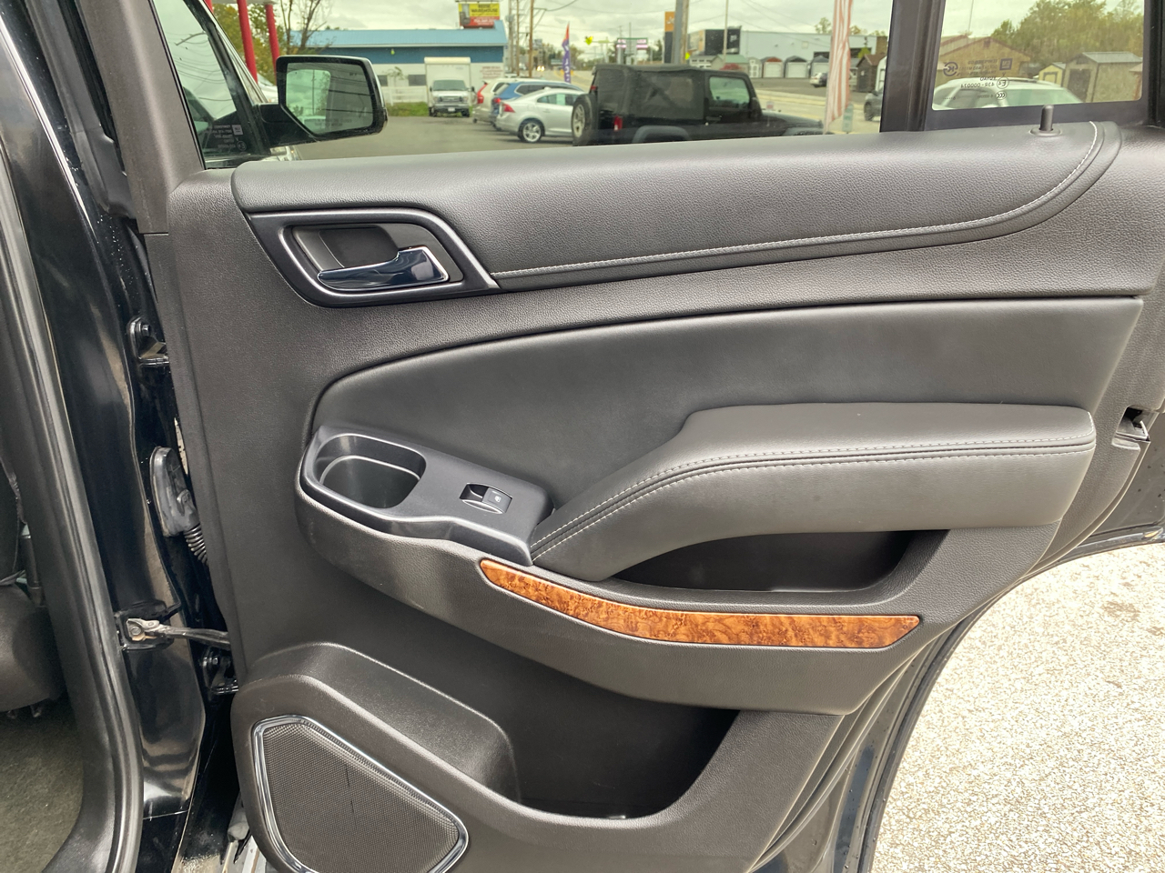 Chevrolet Tahoe 4WD 4dr Premier 2017