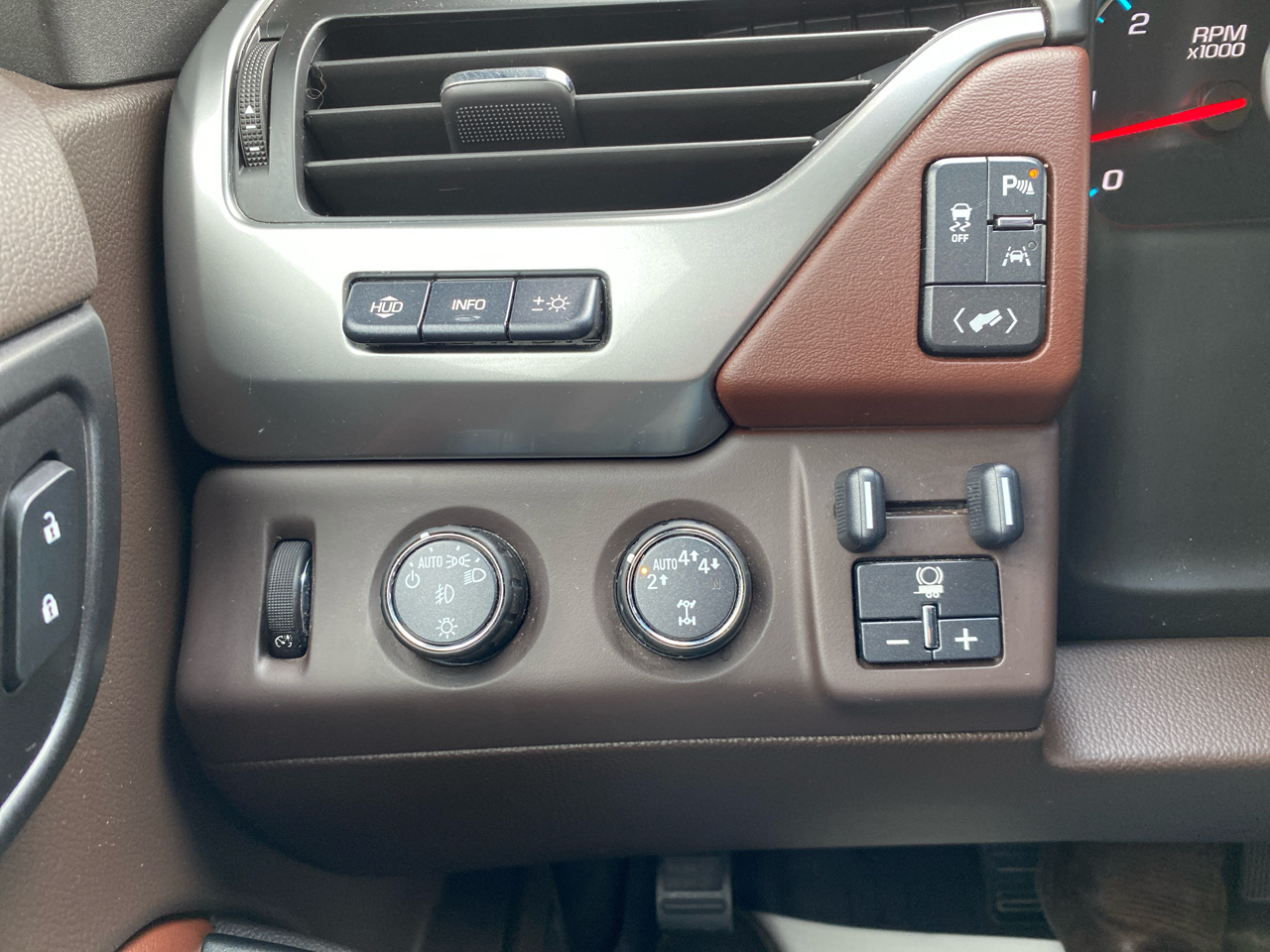 Chevrolet Tahoe 4WD 4dr Premier 2018