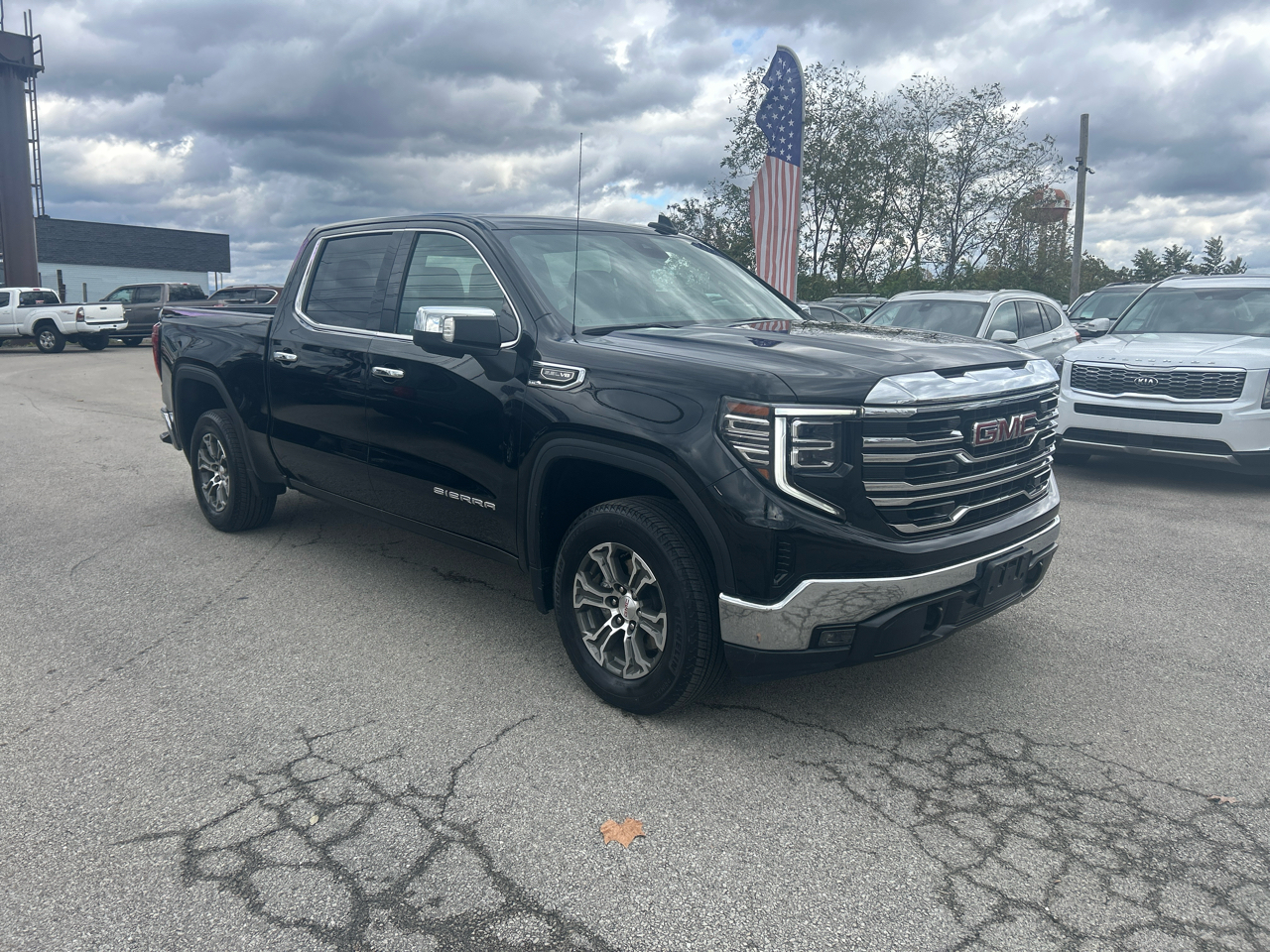 GMC Sierra 1500 4WD Crew Cab 147" SLT 2024