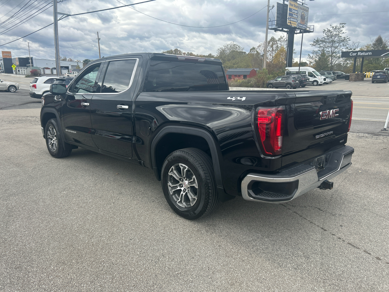 GMC Sierra 1500 4WD Crew Cab 147" SLT 2024