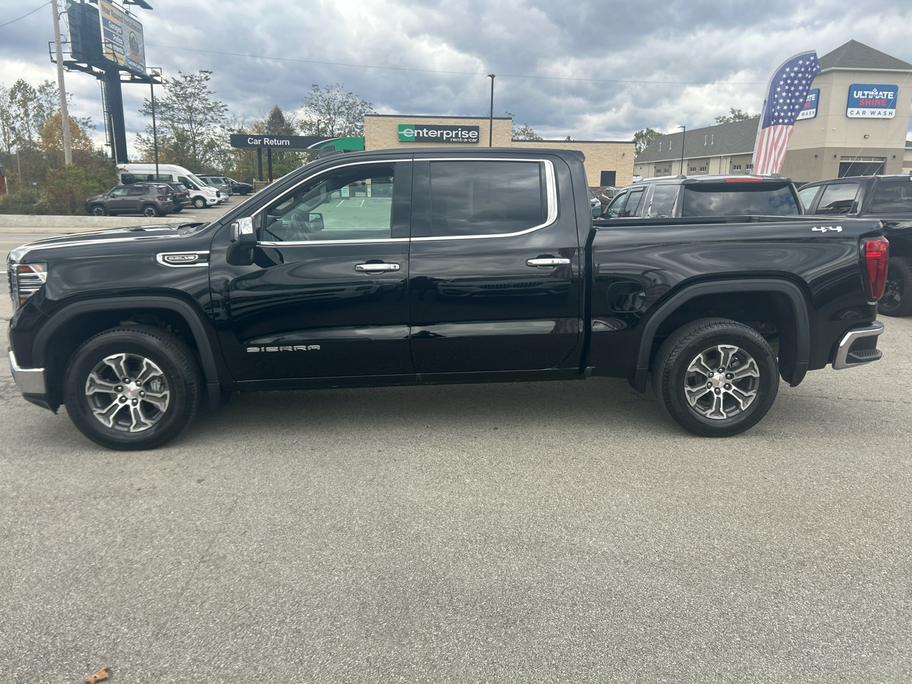 GMC Sierra 1500 4WD Crew Cab 147" SLT 2024