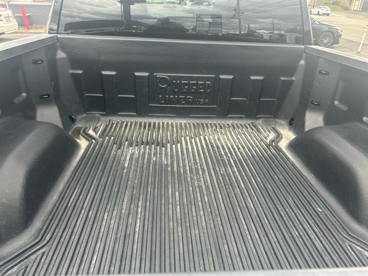 GMC Sierra 1500 4WD Crew Cab 147" SLT 2024