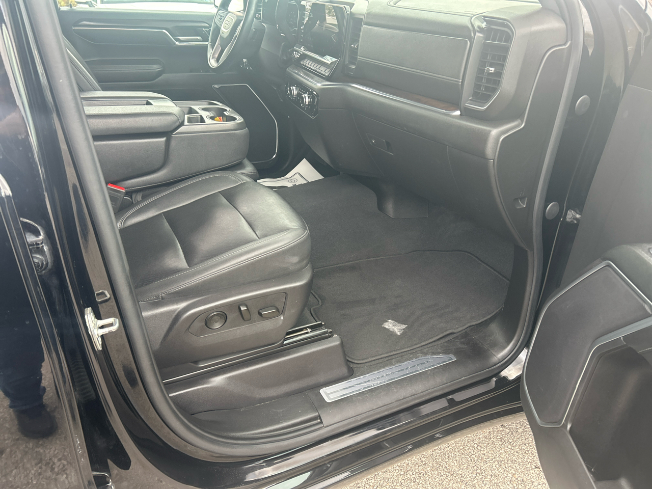 GMC Sierra 1500 4WD Crew Cab 147" SLT 2024