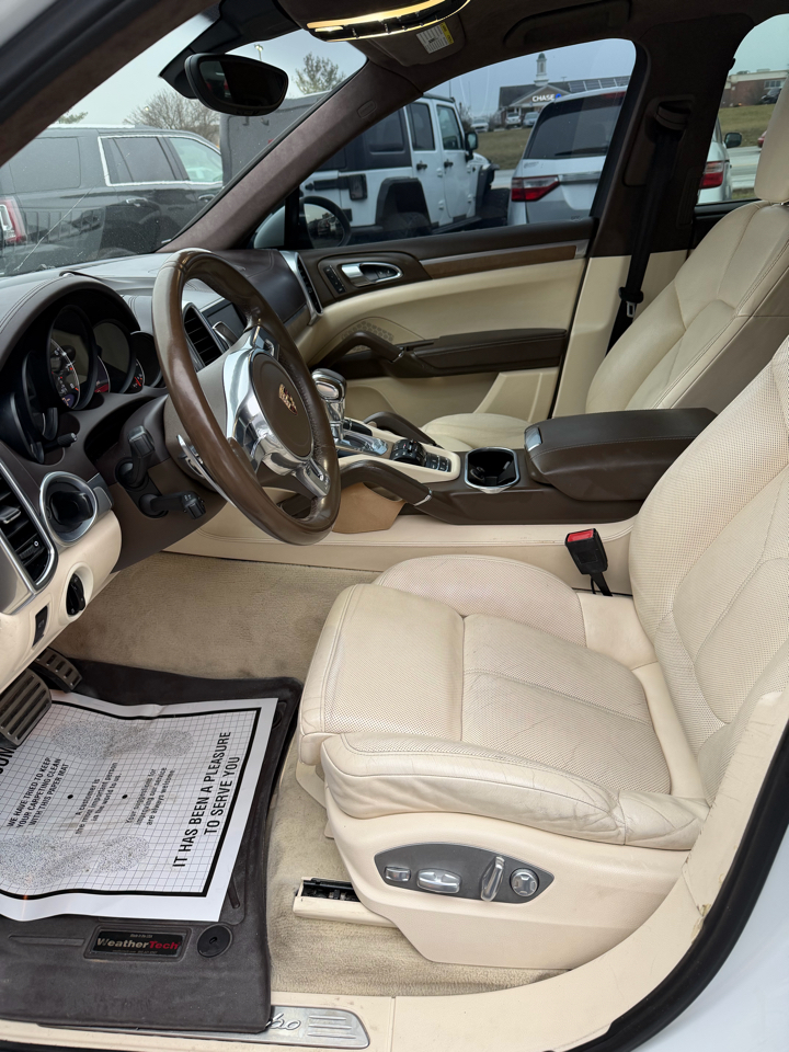 Porsche Cayenne  2012