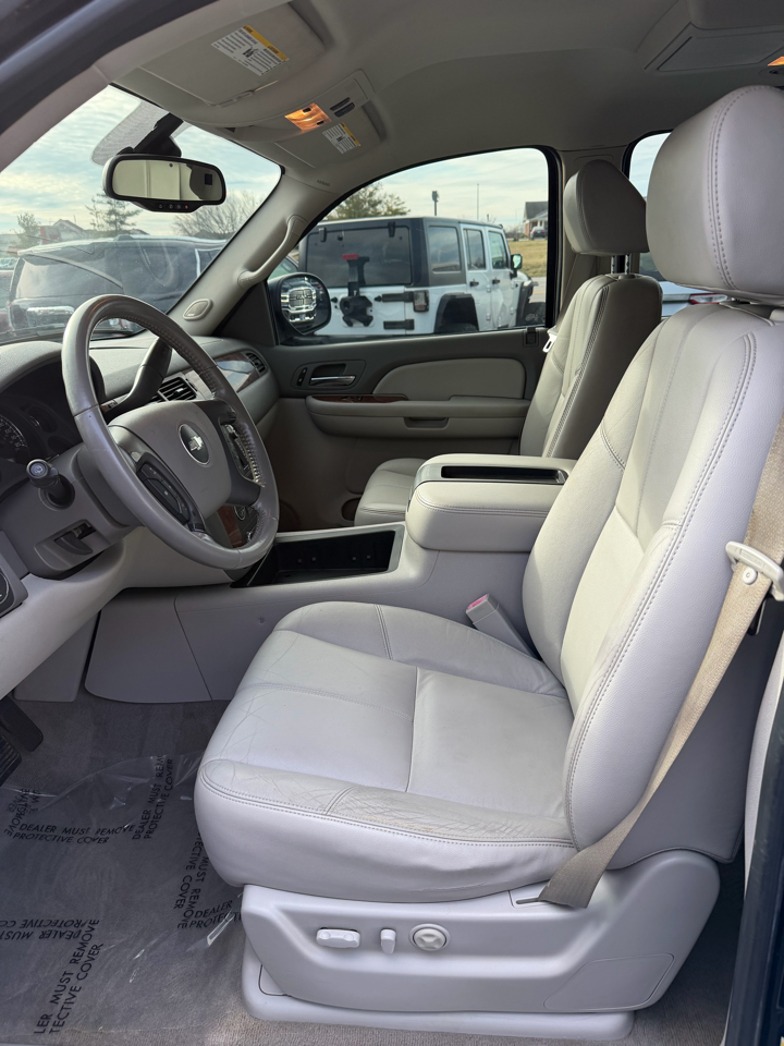 Chevrolet Suburban  2008