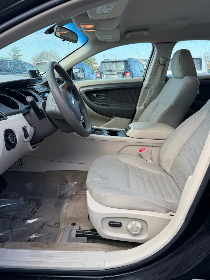 Ford Taurus SE 2011