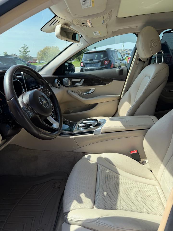 Mercedes-Benz C Class C300 4D Luxury Sedan 4M 2015