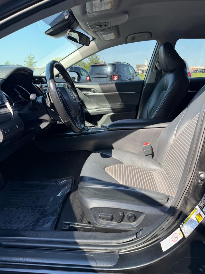 Toyota Camry SE 2019