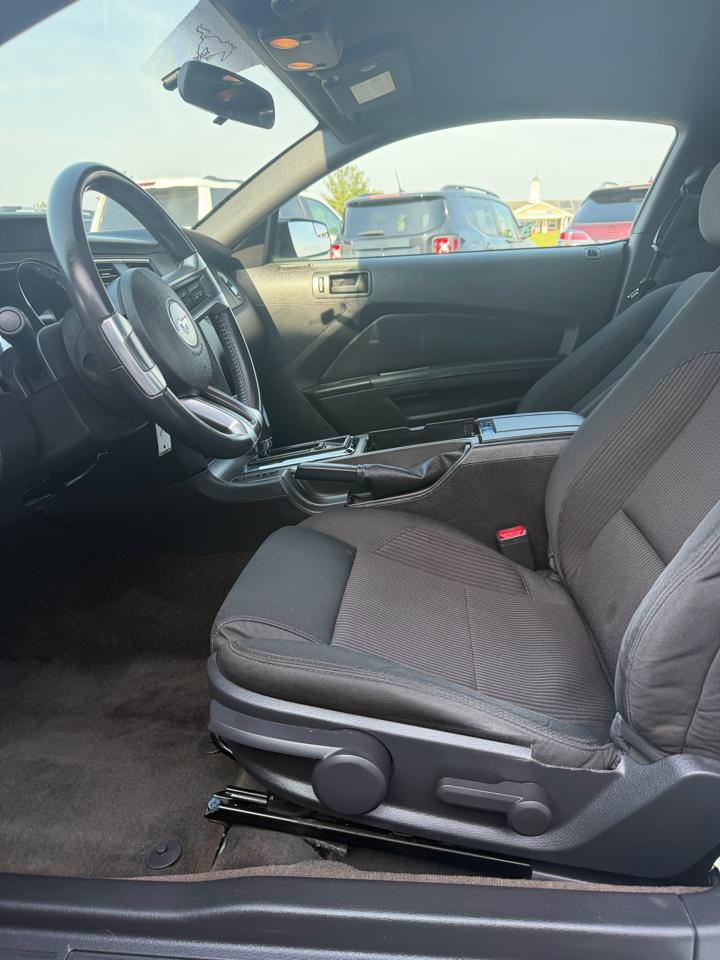 Ford Mustang Base 2013