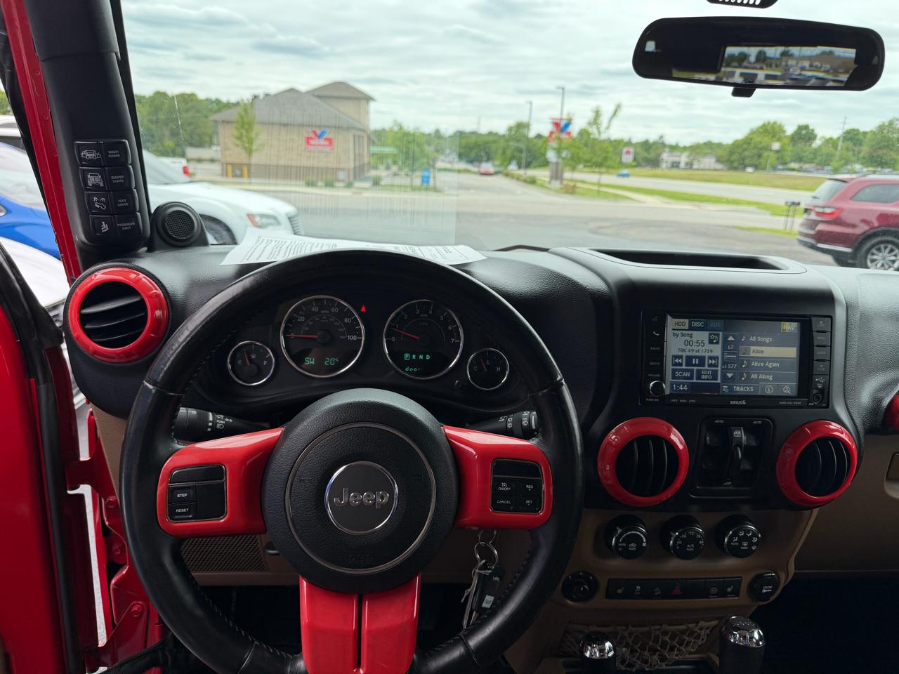 Jeep Wrangler Unlimited Sahara 2011