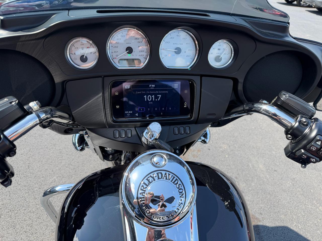 Harley-Davidson FLHX  2020