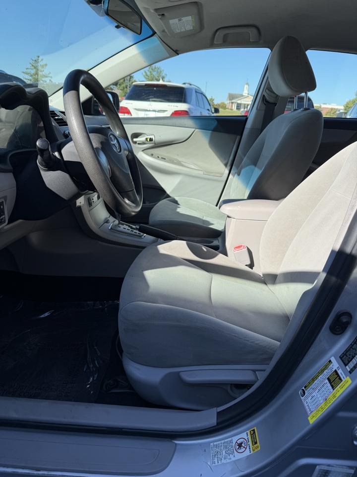 Toyota Corolla LE 2011