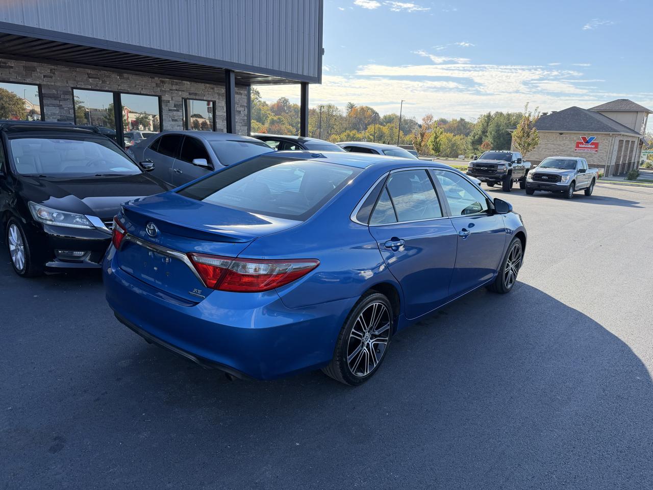 Toyota Camry SE 2016