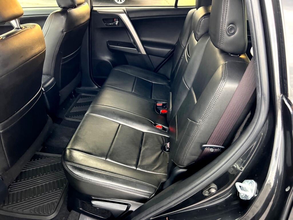 2016 Toyota RAV4 Hybrid XLE photo 14
