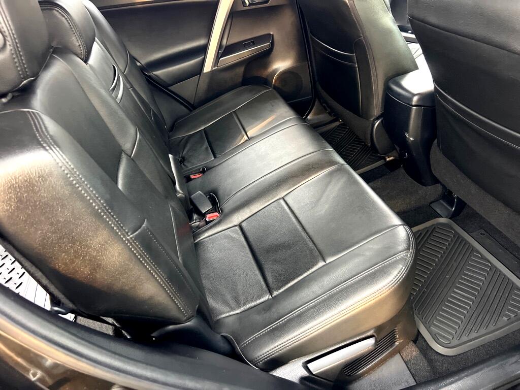 2016 Toyota RAV4 Hybrid XLE photo 16