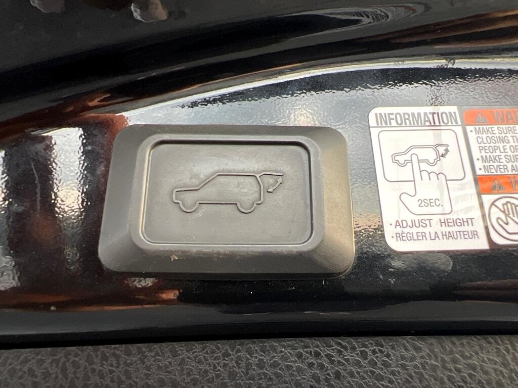 2016 Toyota RAV4 Hybrid XLE photo 24