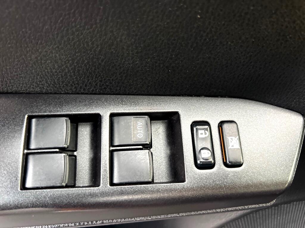 2016 Toyota RAV4 Hybrid XLE photo 25