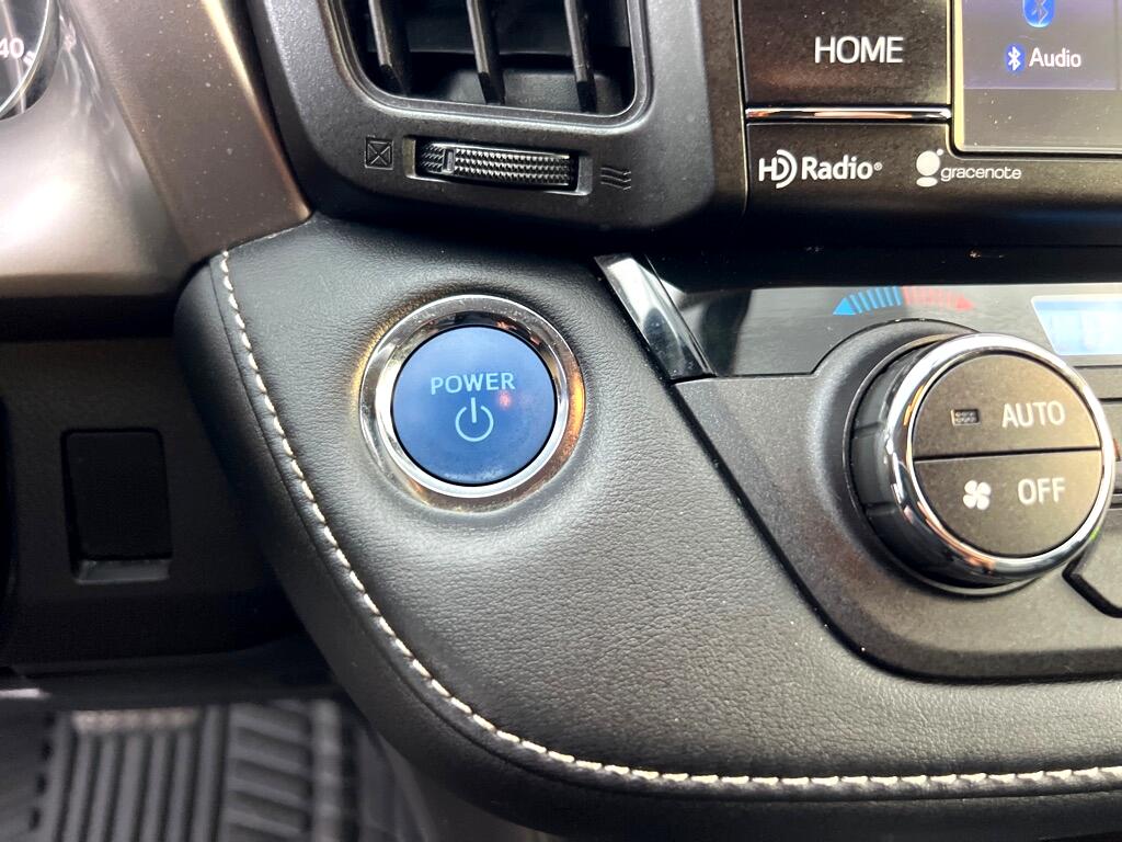 2016 Toyota RAV4 Hybrid XLE photo 29