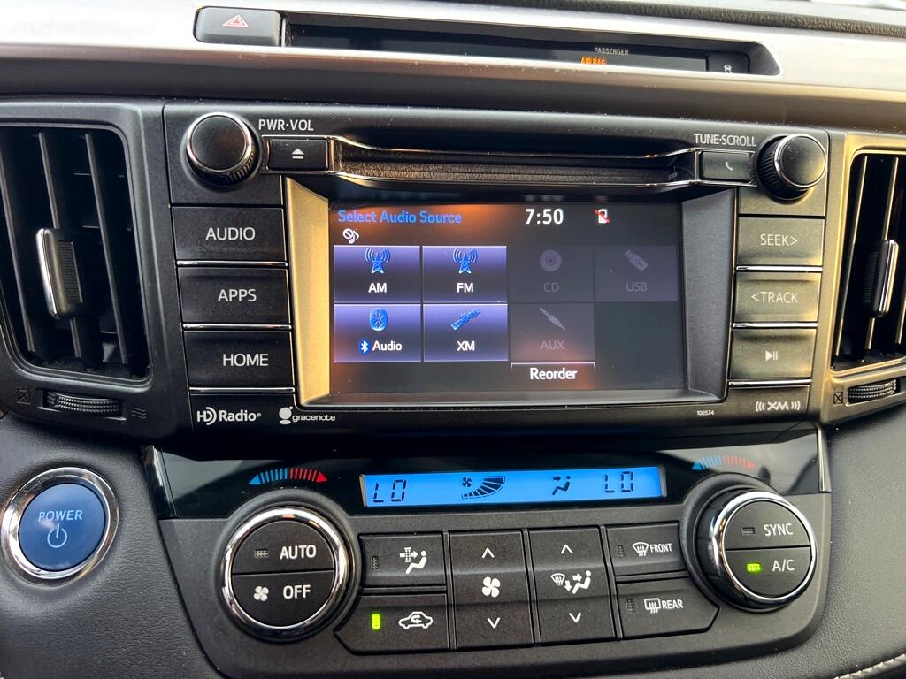 2016 Toyota RAV4 Hybrid XLE photo 30