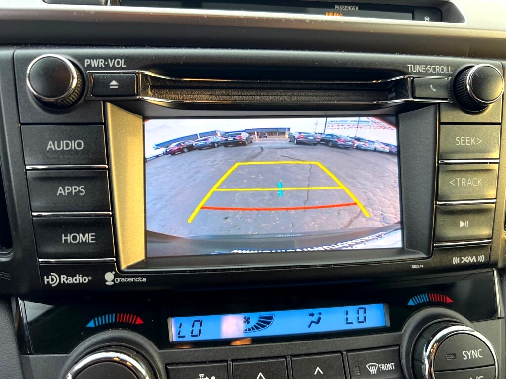2016 Toyota RAV4 Hybrid XLE photo 31