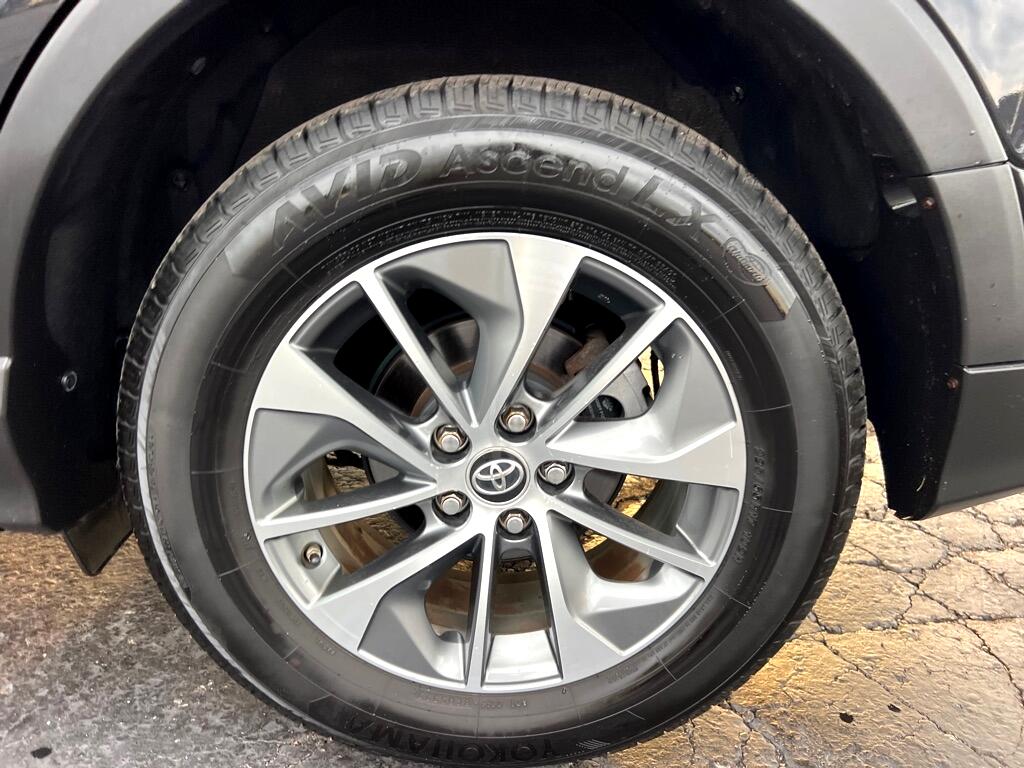 2016 Toyota RAV4 Hybrid XLE photo 38