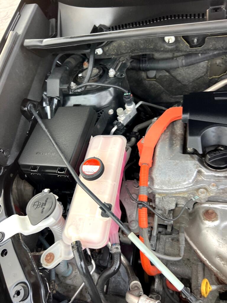2016 Toyota RAV4 Hybrid XLE photo 43