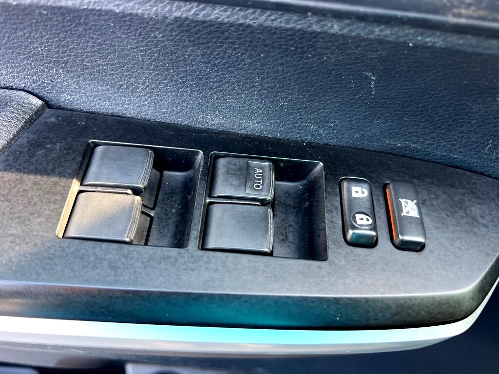 Toyota Tundra SR5 5.7L V8 FFV CrewMax 4WD 2015 Toyota Tundra SR5 5.7L V8 FFV CrewMax 4WD 2015