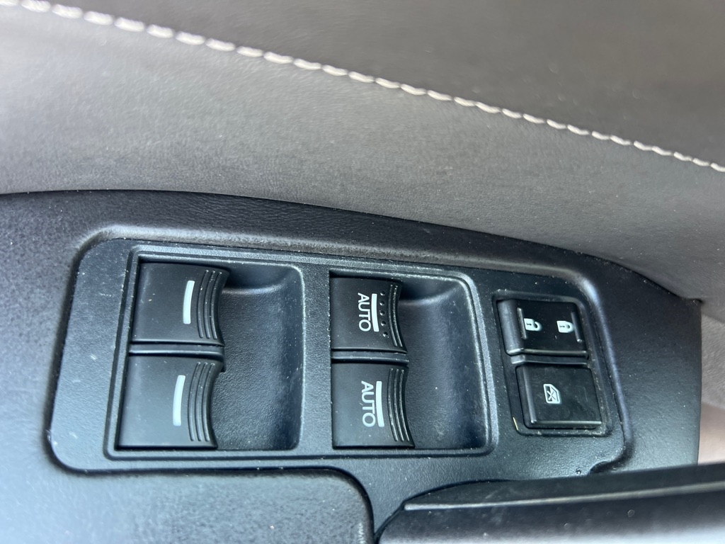 Acura TL 6-Speed AT SH-AWD with Tech Package 2012 Acura TL 6-Speed AT SH-AWD with Tech Package 2012