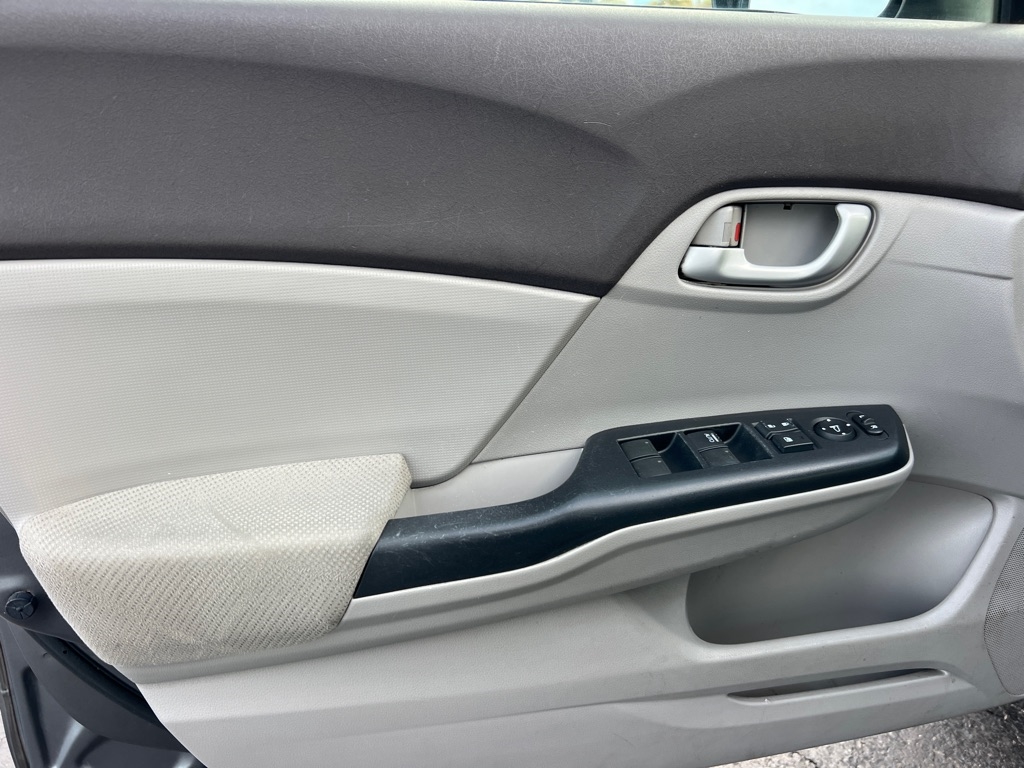 Honda Civic LX Sedan 5-Speed AT 2012 Honda Civic LX Sedan 5-Speed AT 2012